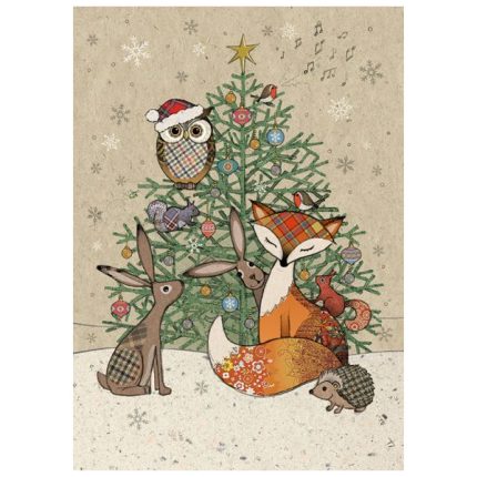 Ein Fuchs mit seinen Freunden, einer Eule, zwei Hasen und einem Eichhörnchen stehen vor einem geschmückten Weihnachtsbaum